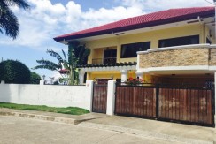 BIG HOUSE AND LOT IN VISTAMAR BEACH & RESIDENTIAL ESTATE